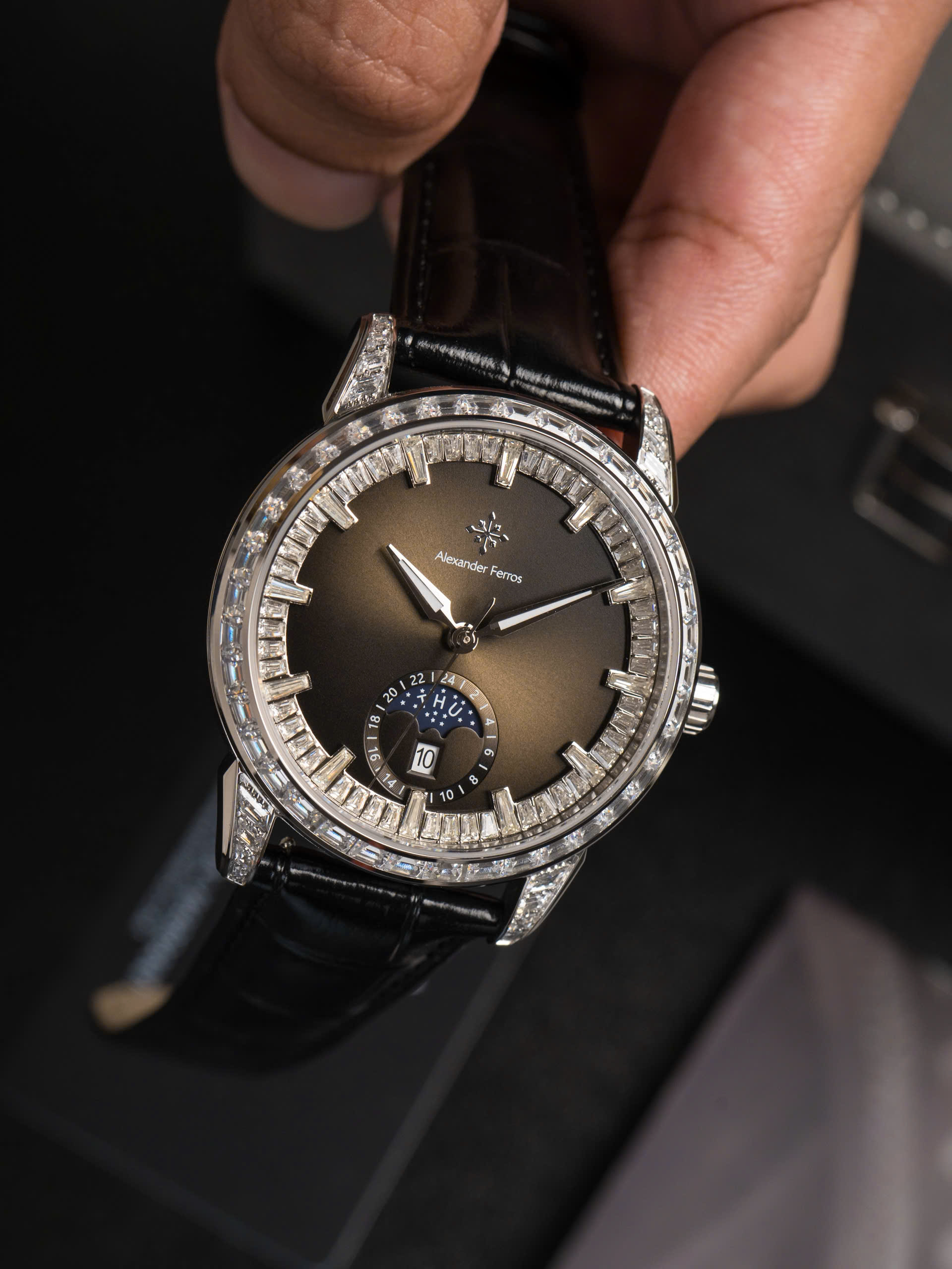 Giải pháp tối ưu khi kính sapphire bị xước