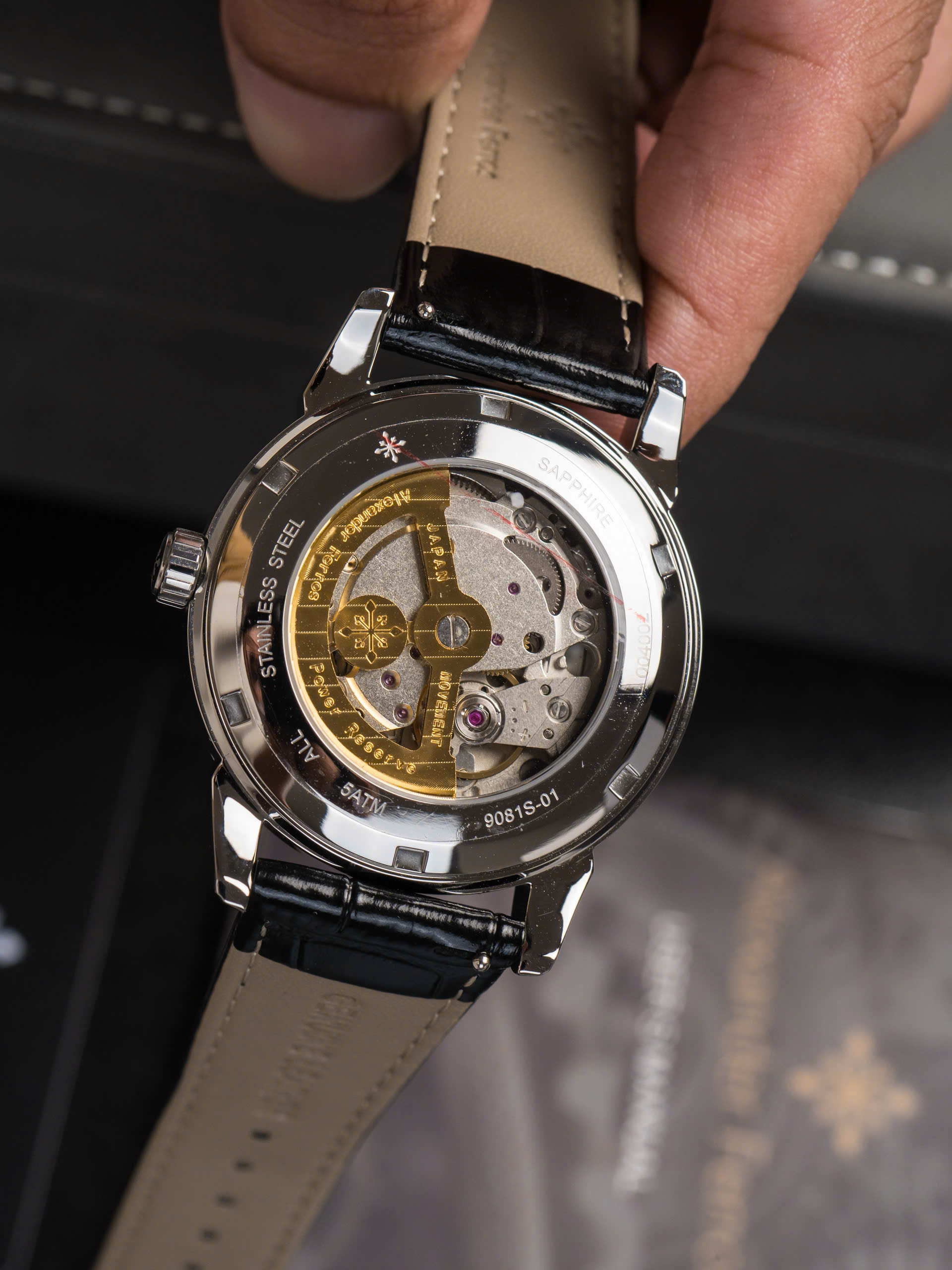 kinh-khoang-mineral-va-kinh-sapphire-1