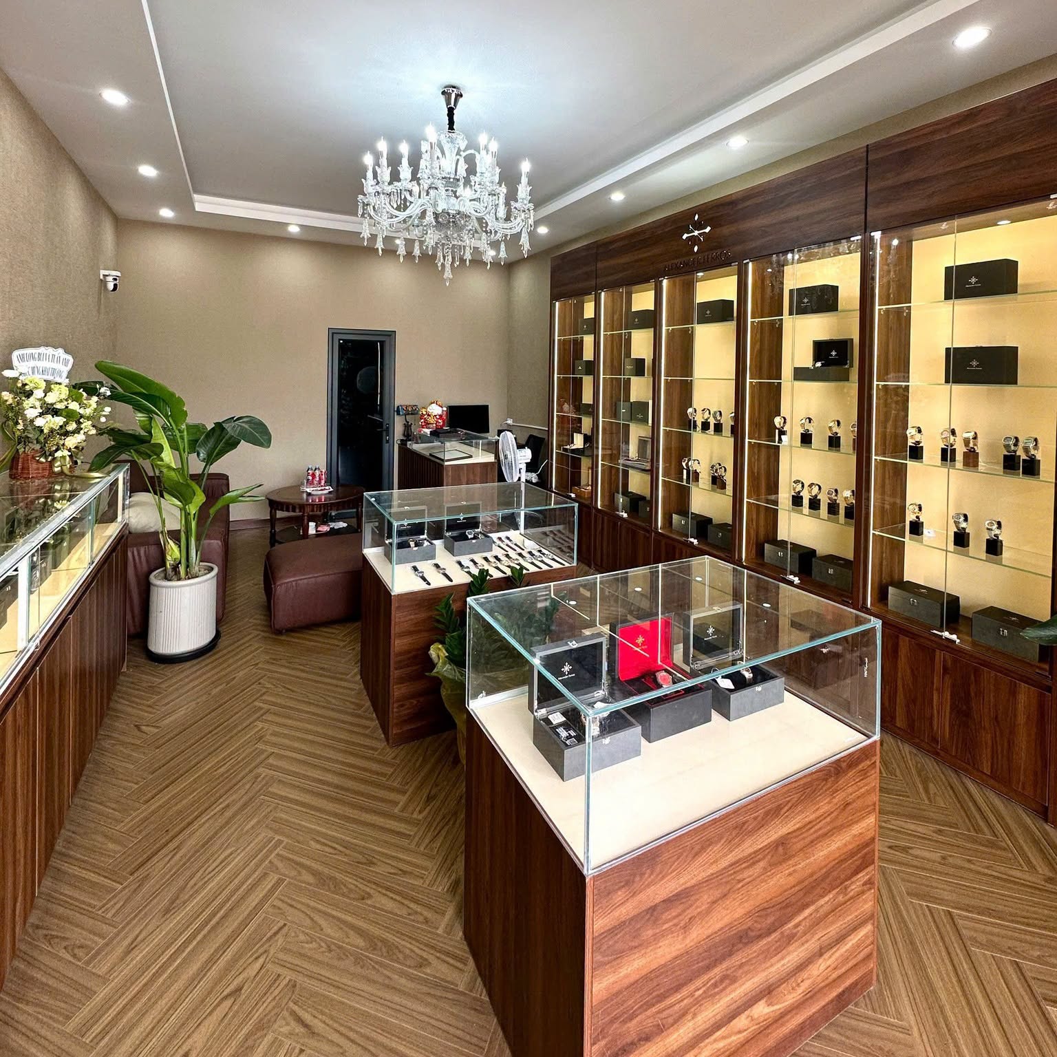 Dong-ho-bac-thai-showroom.jpg