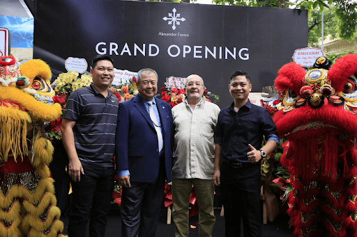 Cuộc gặp gỡ giữa Alexander Ferros với ông Gregory Pons