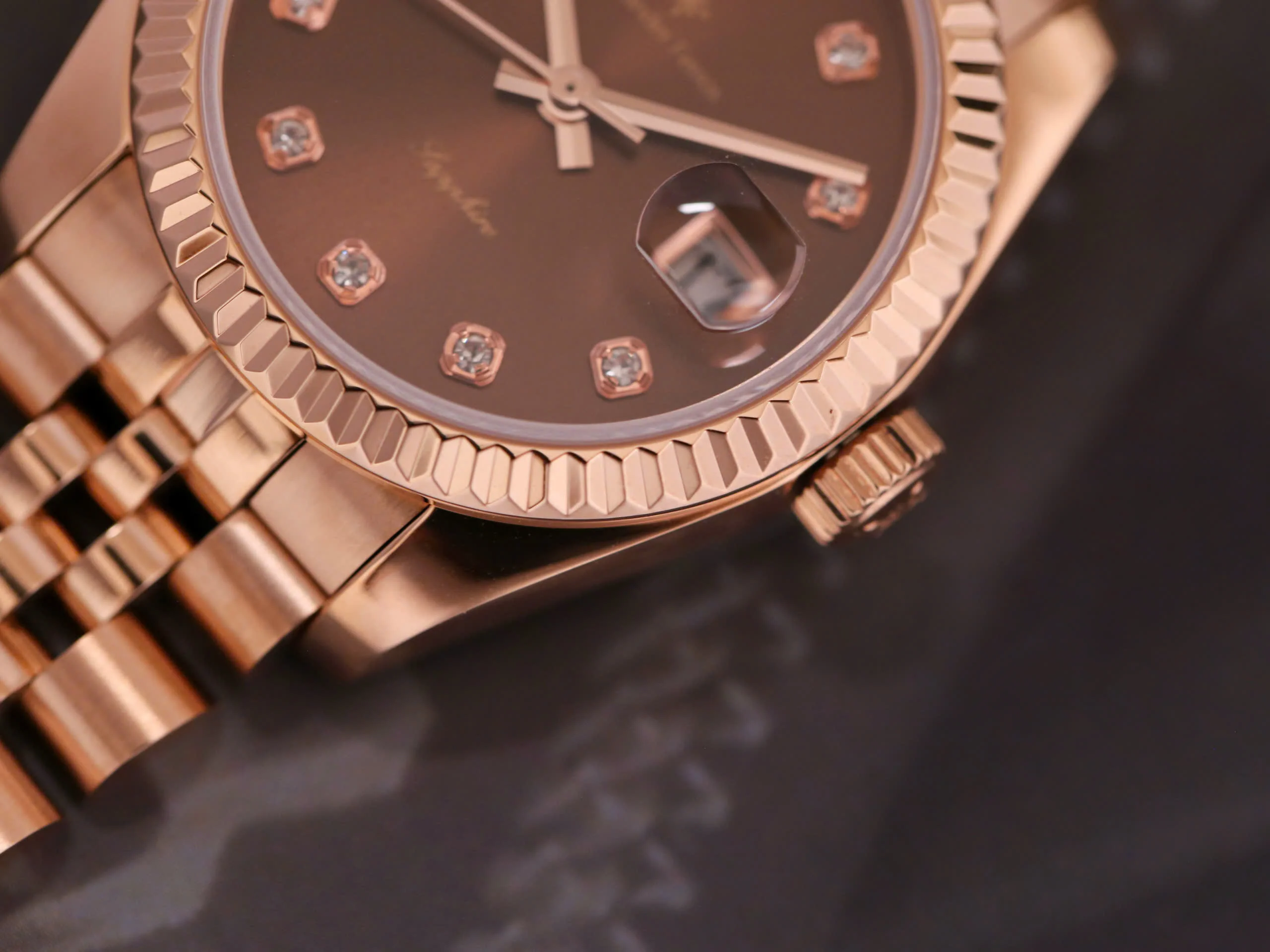 Cách bảo quản đồng hồ mạ vàng luôn bền đẹp