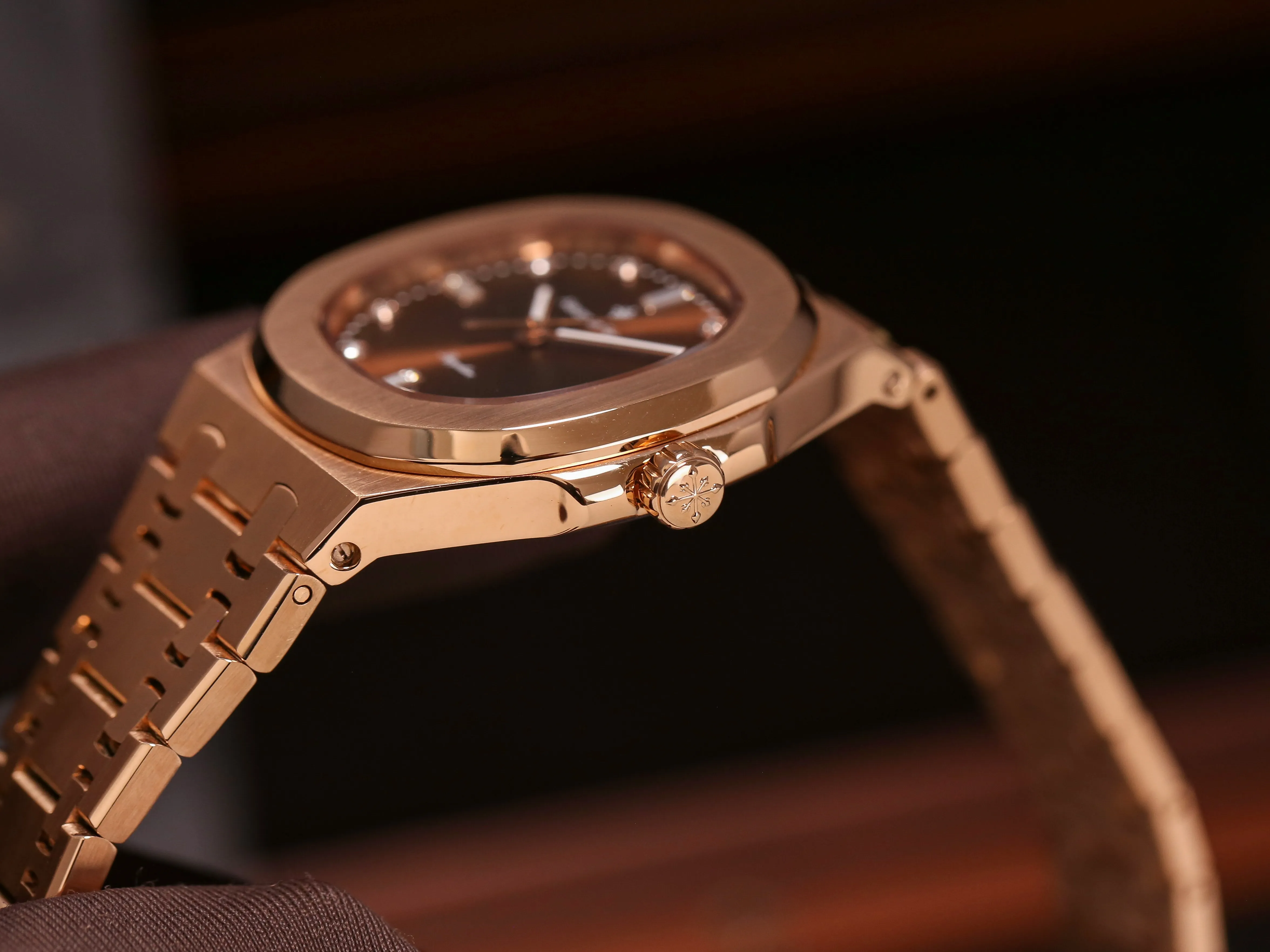 Người mệnh Mộc đeo đồng hồ màu gì để tương sinh?